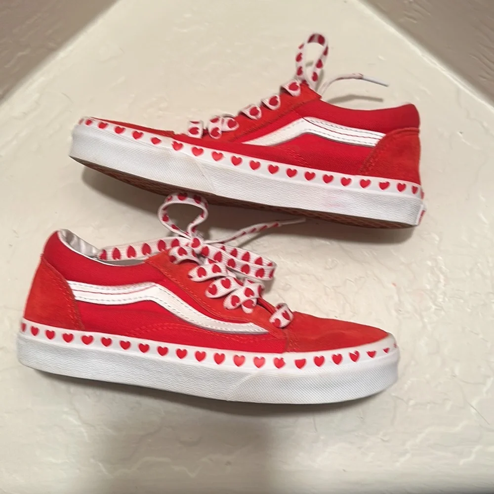 VANS Heart Foxing Old Skool Juniors Shoes Size 2.5 Red & White Leather/Canvas.